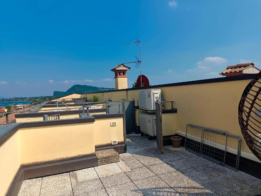 The Romantic Beach - Residence With Pool Манерба-дель-Гарда Екстер'єр фото